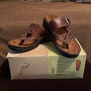 Naot thong sandal size 39